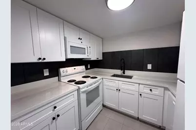 2690 N 43rd Avenue #Apt C, Phoenix, AZ 85009 - Photo 6