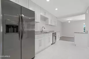 3001 N 43rd Pl, Phoenix, AZ 85018 - Photo 16