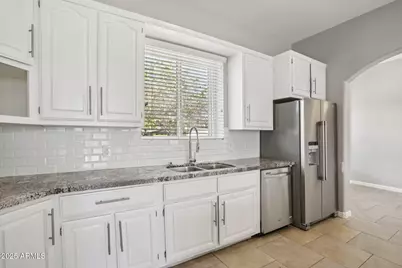 702 W Why Worry Lane, Phoenix, AZ 85021 - Photo 8