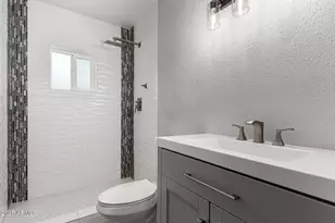 3336 E Earll Dr, Phoenix, AZ 85018 - Photo 30