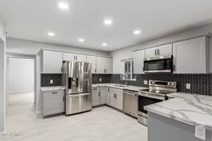 3336 E Earll Dr, Phoenix, AZ 85018 - Photo 10