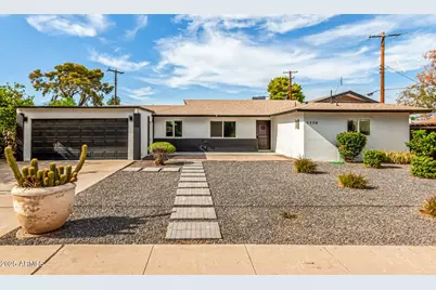 3336 E Earll Drive, Phoenix, AZ 85018 - Photo 2