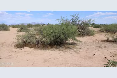4245 N Roble Circle #5, Eloy, AZ 85131 - Photo 2