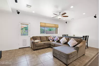 3829 E Branham Lane, Phoenix, AZ 85042 - Photo 12