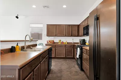 3829 E Branham Lane, Phoenix, AZ 85042 - Photo 8