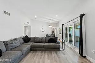 10634 W Hutton Dr, Sun City, AZ 85351 - Photo 12