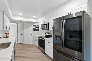 10634 W Hutton Dr, Sun City, AZ 85351 - Photo 14