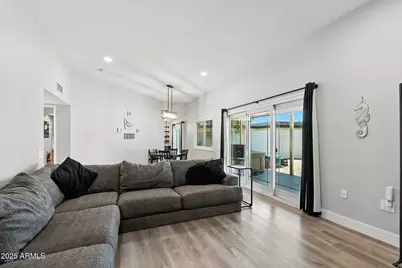 10634 W Hutton Drive, Sun City, AZ 85351 - Photo 2