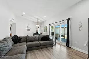 10634 W Hutton Dr, Sun City, AZ 85351 - Photo 2