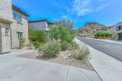 9012 W Yellow Bird Lane, Peoria, AZ 85383 - Photo 8