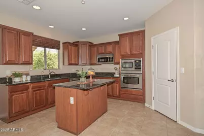 9012 W Yellow Bird Lane, Peoria, AZ 85383 - Photo 12