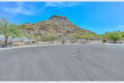 9012 W Yellow Bird Lane, Peoria, AZ 85383 - Photo 6