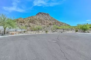 9012 W Yellow Bird Ln, Peoria, AZ 85383 - Photo 6