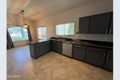 21842 N 34th Avenue, Phoenix, AZ 85027 - Photo 8