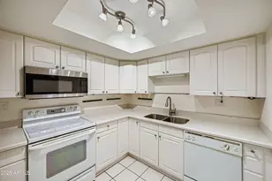 7840 E Camelback Road E, Scottsdale, AZ 85251 - Photo 4