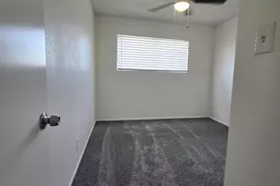 2211 W Pecan Rd, Phoenix, AZ 85041 - Photo 14