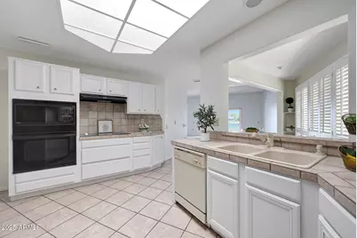 10614 W Emerald Point, Sun City, AZ 85351 - Photo 14