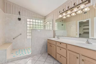 11076 W Runion Drive, Sun City, AZ 85373 - Photo 10