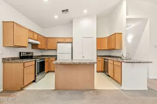 1733 E Desert Breeze Pl, Casa Grande, AZ 85122 - Photo 2