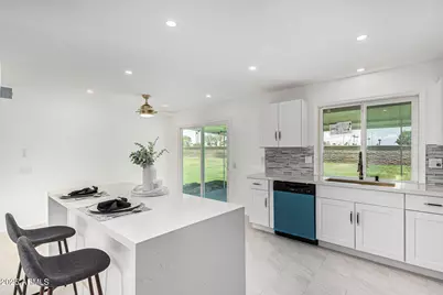 15401 N Cameo Drive, Sun City, AZ 85351 - Photo 2