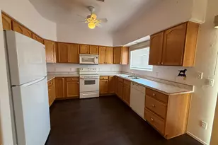 573 S Meadowood Ln, Sierra Vista, AZ 85635 - Photo 4