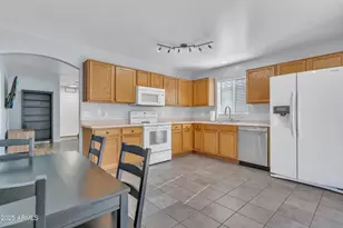 11216 W Sells Dr, Phoenix, AZ 85037 - Photo 10