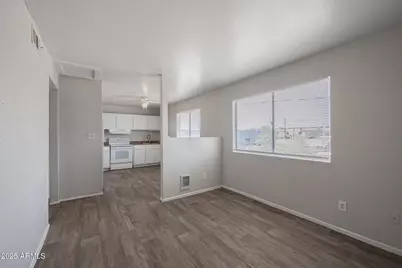 622 N 30th Place #4, Phoenix, AZ 85008 - Photo 4