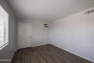 622 N 30th Place #4, Phoenix, AZ 85008 - Photo 6