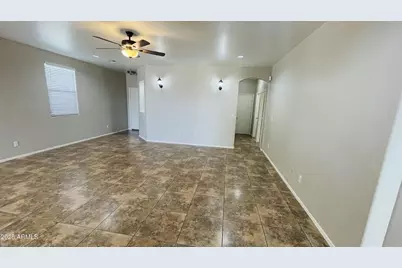 42447 W Capistrano Drive, Maricopa, AZ 85138 - Photo 2