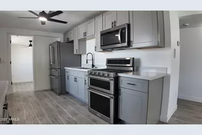 1340 N 38th Drive, Phoenix, AZ 85009 - Photo 8