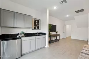 8255 N 22nd Dr, Phoenix, AZ 85021 - Photo 4