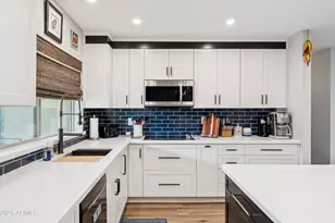 2715 E Sierra St, Phoenix, AZ 85028 - Photo 10