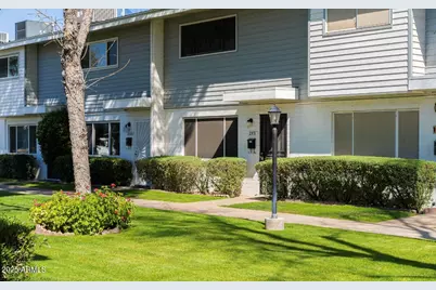 2551 W Berridge Lane #D6, Phoenix, AZ 85017 - Photo 2