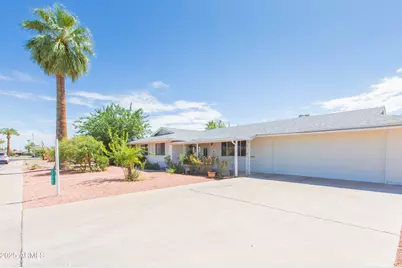 12062 N Saint Annes Drive, Sun City, AZ 85351 - Photo 2