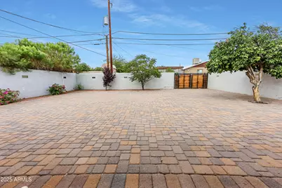 137 N Madison Street, Wickenburg, AZ 85390 - Photo 2