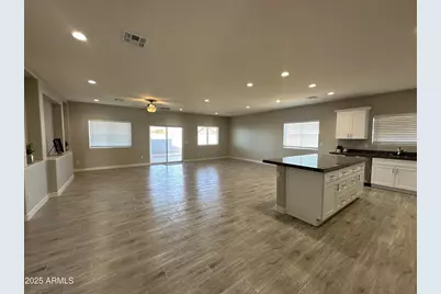 10200 W Catalina Drive, Arizona City, AZ 85123 - Photo 6