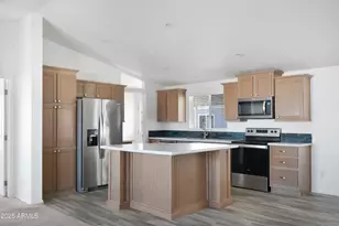 8601 N 71st Ave, Glendale, AZ 85301 - Photo 2