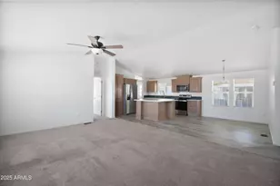 8601 N 71st Ave, Glendale, AZ 85301 - Photo 6