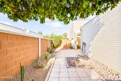 8634 E Monterosa Avenue, Scottsdale, AZ 85251 - Photo 32