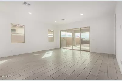 16937 W Desert Lane, Goodyear, AZ 85338 - Photo 10