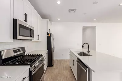 15826 W Vogel Avenue, Goodyear, AZ 85338 - Photo 10