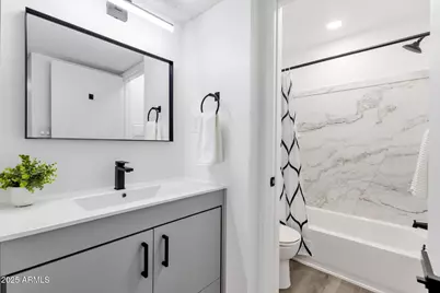 5525 E Thomas Road #M9, Phoenix, AZ 85018 - Photo 10