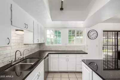 2033 W Palo Verde Drive, Phoenix, AZ 85015 - Photo 18
