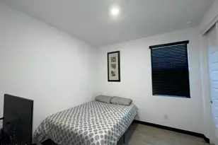 8956 W Solano Dr, Glendale, AZ 85305 - Photo 16