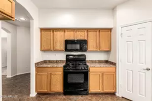 10385 W Robin Ln, Peoria, AZ 85383 - Photo 12