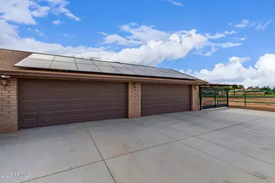 4102 W Acoma Drive, Phoenix, AZ 85053 - Photo 6