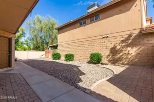 2702 W Brooks St, Chandler, AZ 85224 - Photo 8