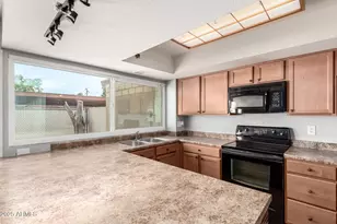 7839 N 49th Ave, Glendale, AZ 85301 - Photo 8