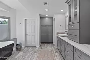 8817 N 58th Pl, Paradise Valley, AZ 85253 - Photo 14