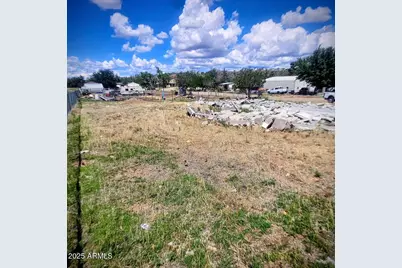 18318 S Frontier Road #328, Peeples Valley, AZ 86332 - Photo 2